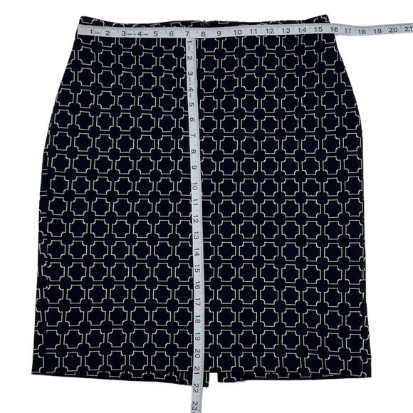 Talbots Blue White Geometric Pattern Back Slit Skirt Size 8 Women's - Picture 4 of 6